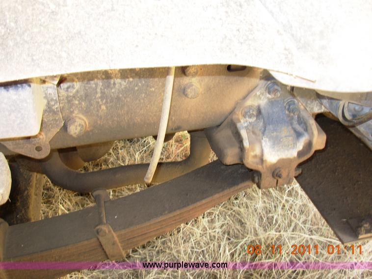 image for item A1300 1994 Ford F800 truck cab and chassis