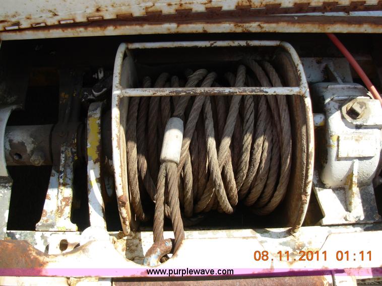 image for item A1300 1994 Ford F800 truck cab and chassis