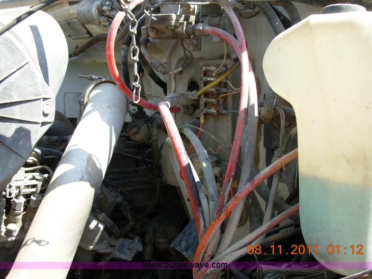 image for item A1300 1994 Ford F800 truck cab and chassis