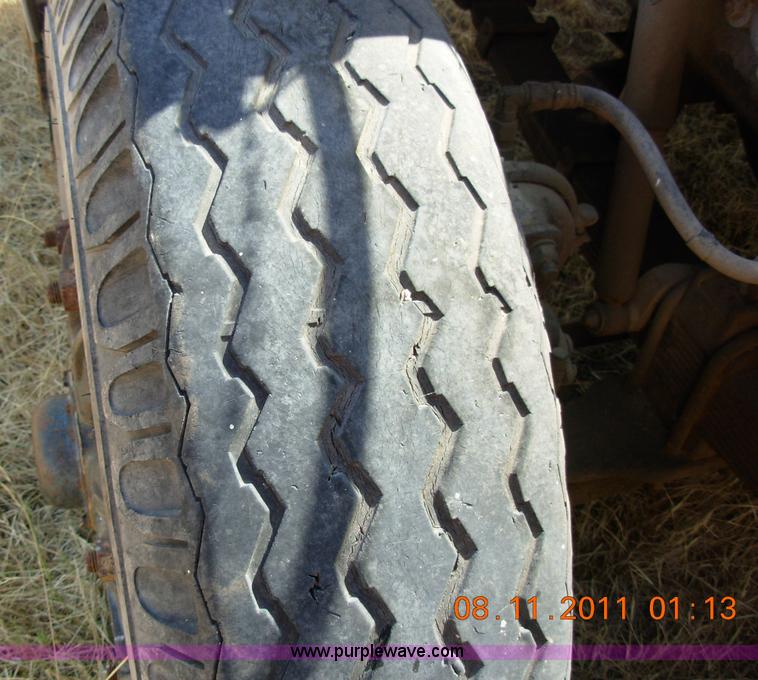 image for item A1300 1994 Ford F800 truck cab and chassis