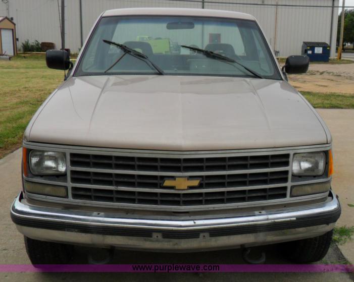 image for item A1337 1992 Chevrolet Cheyenne 2500 pickup truck