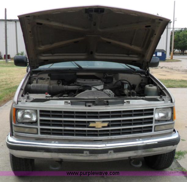 image for item A1337 1992 Chevrolet Cheyenne 2500 pickup truck
