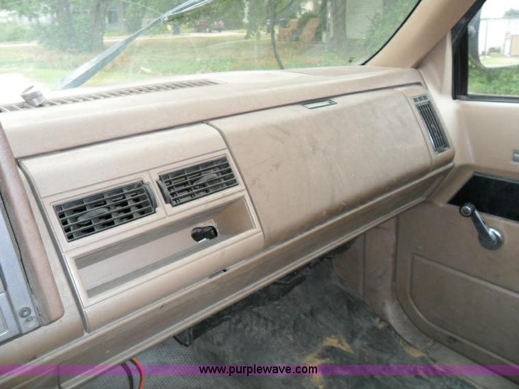 image for item A1337 1992 Chevrolet Cheyenne 2500 pickup truck