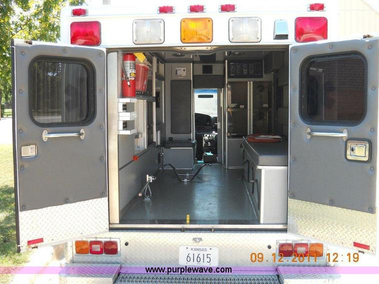image for item A1349 1995 Ford E350 ambulance