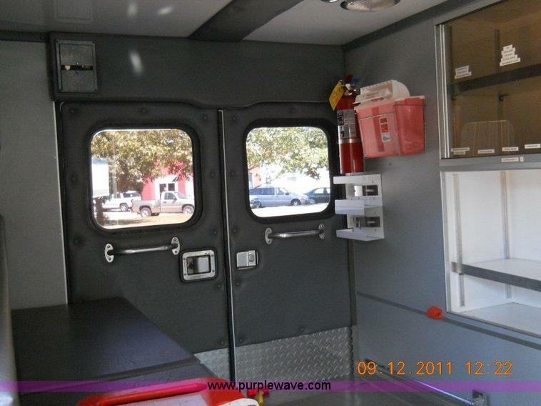 image for item A1349 1995 Ford E350 ambulance