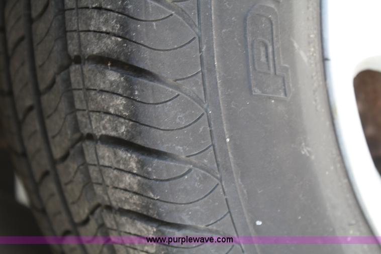 image for item A2224 1999 Ford Taurus SE