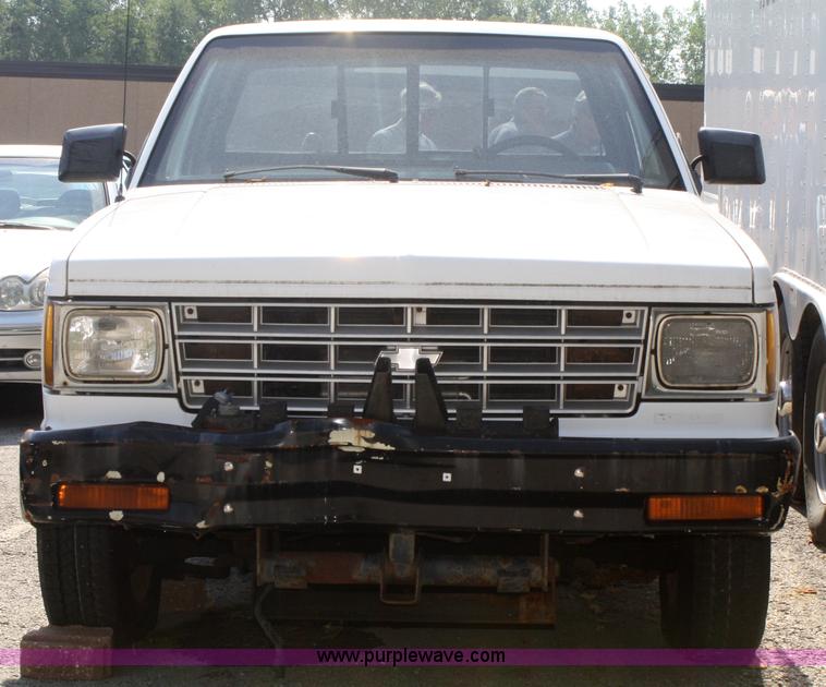 image for item A2284 1988 Chevrolet S10 pickup truck