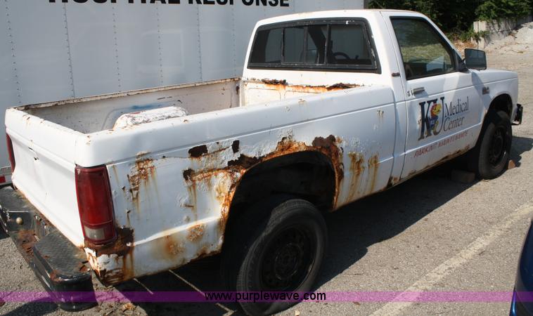 image for item A2284 1988 Chevrolet S10 pickup truck