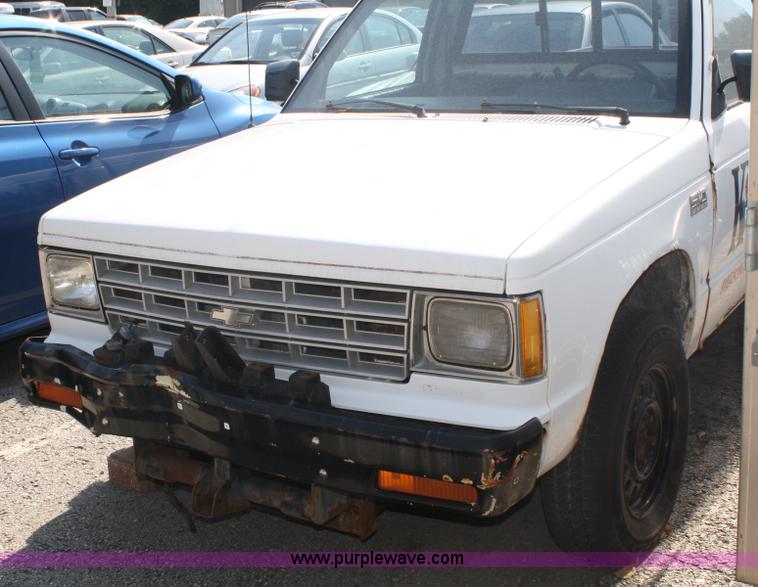 image for item A2284 1988 Chevrolet S10 pickup truck