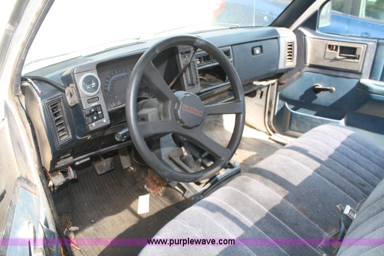 image for item A2284 1988 Chevrolet S10 pickup truck