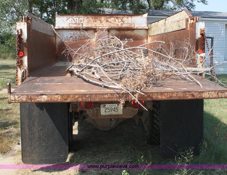 image for item A2285 1979 Ford F600 dump truck