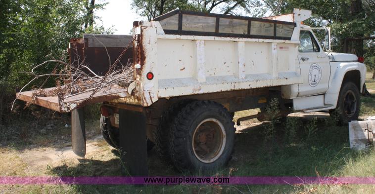image for item A2285 1979 Ford F600 dump truck
