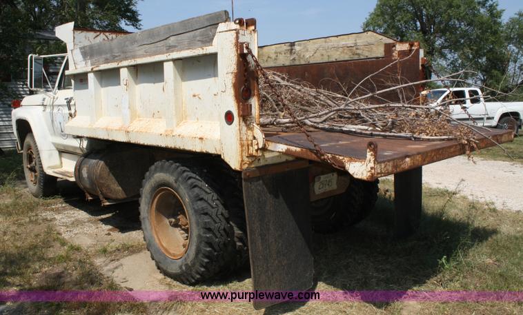image for item A2285 1979 Ford F600 dump truck