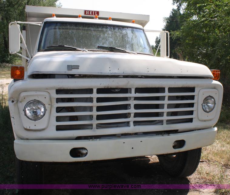 image for item A2285 1979 Ford F600 dump truck