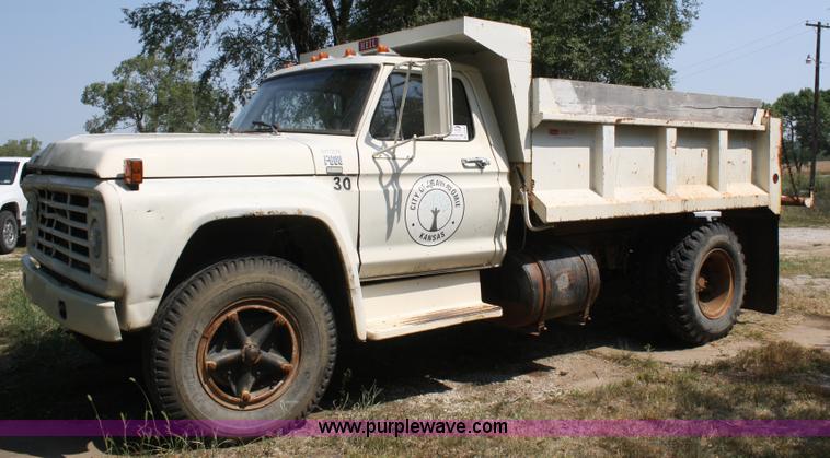 image for item A2285 1979 Ford F600 dump truck