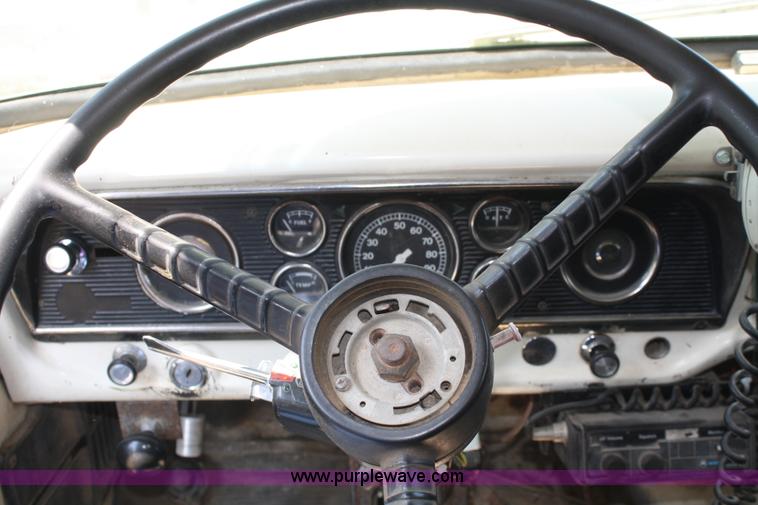 image for item A2285 1979 Ford F600 dump truck