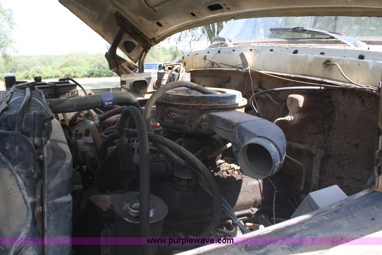 image for item A2285 1979 Ford F600 dump truck