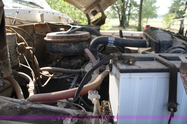 image for item A2285 1979 Ford F600 dump truck