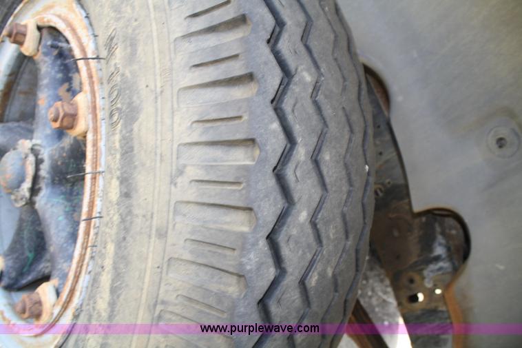 image for item A2285 1979 Ford F600 dump truck