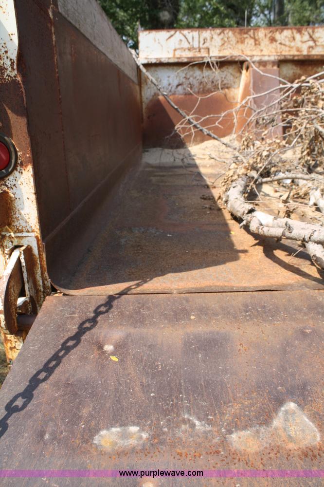 image for item A2285 1979 Ford F600 dump truck