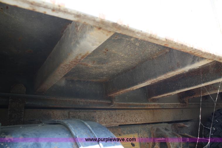 image for item A2285 1979 Ford F600 dump truck