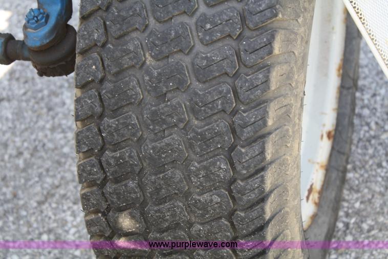 image for item A2312 1992 Ford 2120 tractor