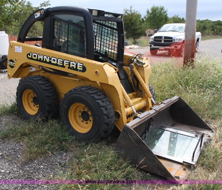 image for item A2340 2001 John Deere 250 skid steer
