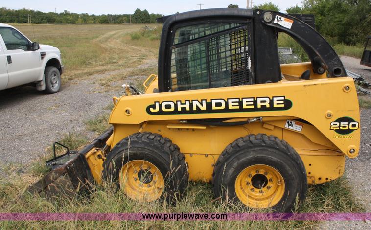 image for item A2340 2001 John Deere 250 skid steer