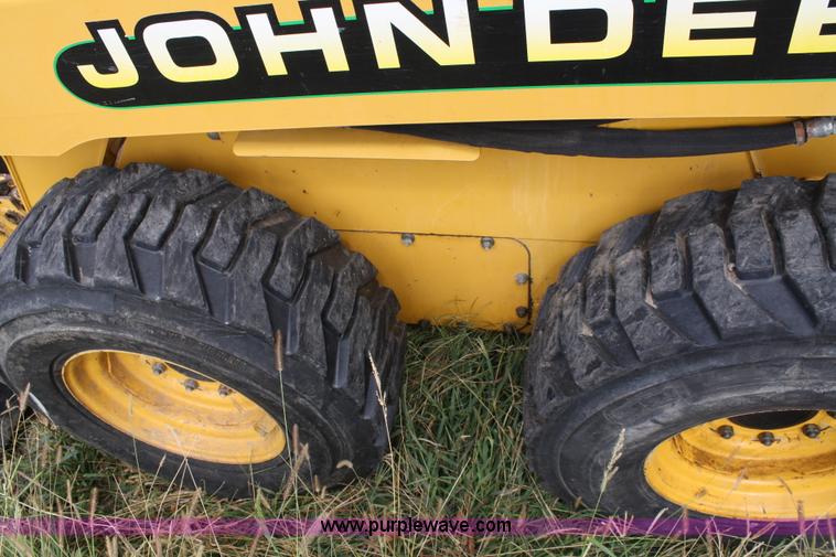 image for item A2340 2001 John Deere 250 skid steer