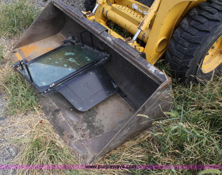 image for item A2340 2001 John Deere 250 skid steer