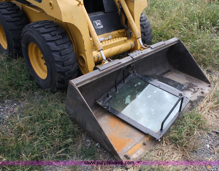 image for item A2340 2001 John Deere 250 skid steer