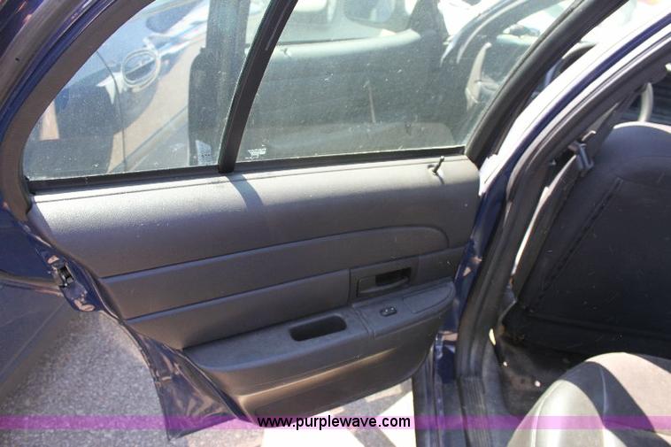 image for item A2585 2006 Ford Crown Victoria Police Interceptor