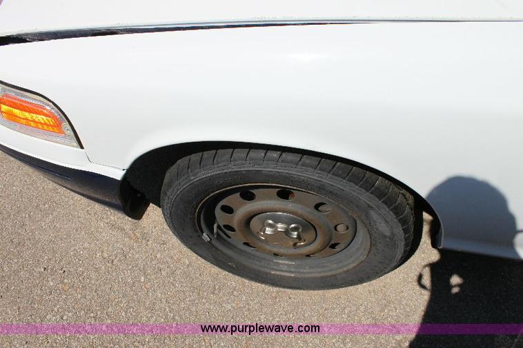 image for item A2585 2006 Ford Crown Victoria Police Interceptor