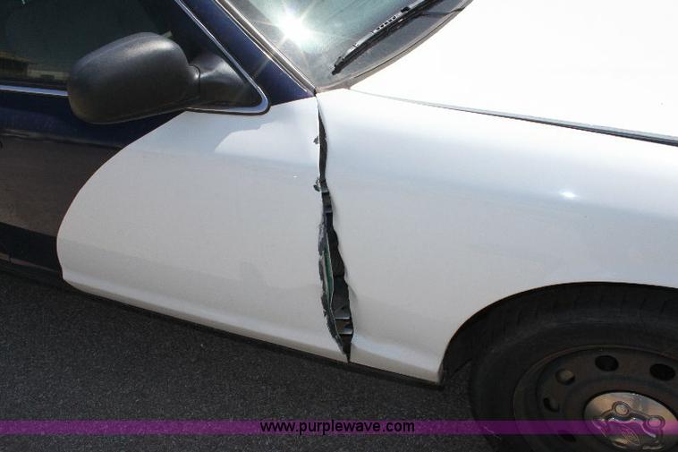 image for item A2585 2006 Ford Crown Victoria Police Interceptor