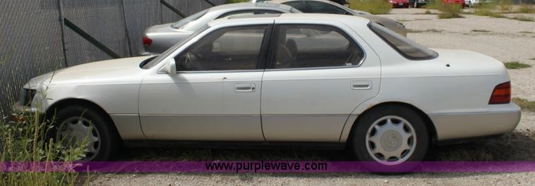 image for item A2738 1990 Lexus LS400