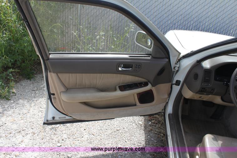 image for item A2738 1990 Lexus LS400