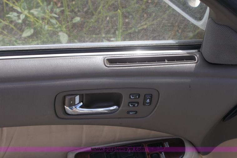 image for item A2738 1990 Lexus LS400