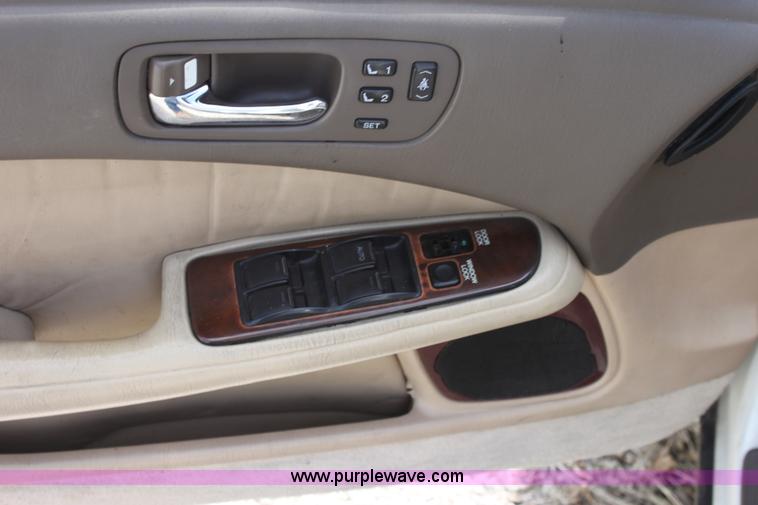 image for item A2738 1990 Lexus LS400