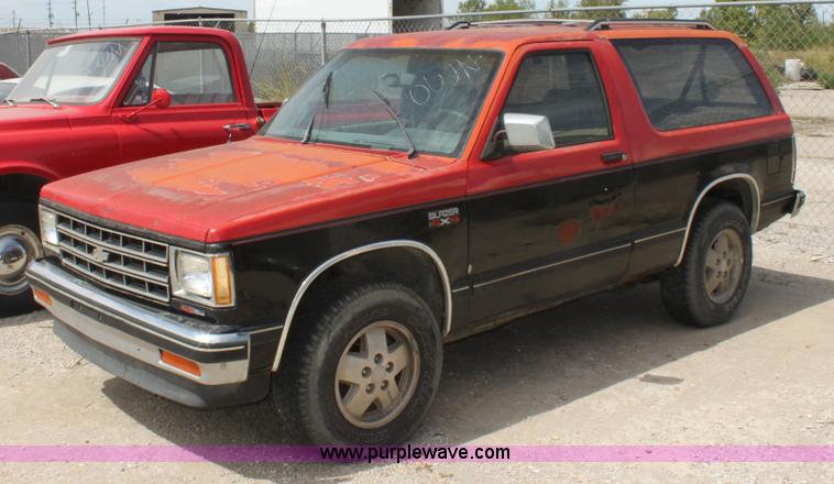 image for item A2739 1989 Chevrolet S10 Blazer SUV