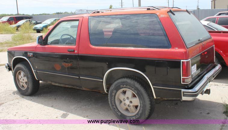 image for item A2739 1989 Chevrolet S10 Blazer SUV