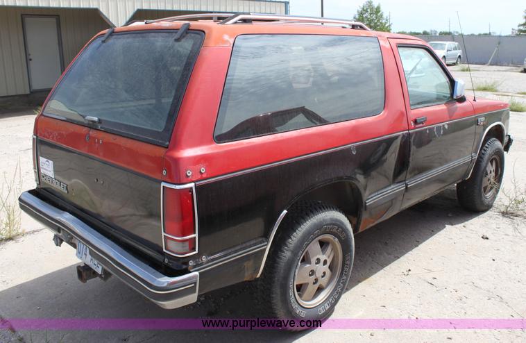 image for item A2739 1989 Chevrolet S10 Blazer SUV