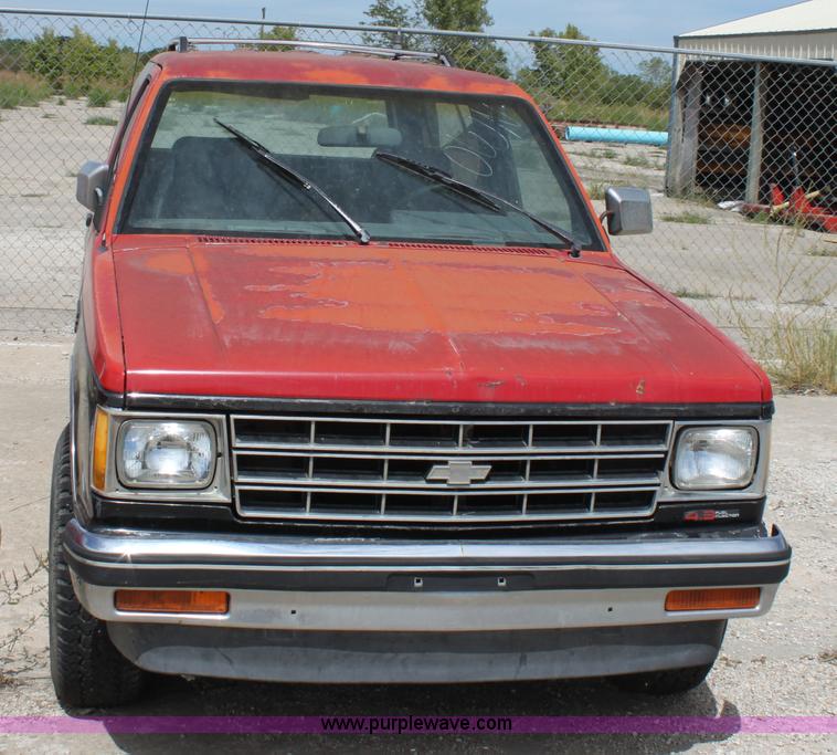 image for item A2739 1989 Chevrolet S10 Blazer SUV