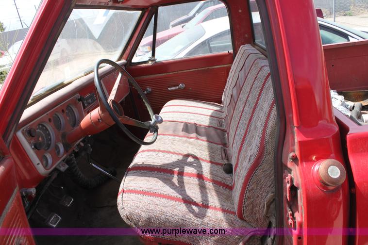 image for item A2740 1968 GMC 1500 pickup truck