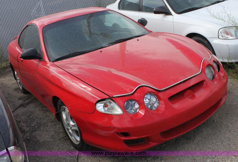 image for item A2744 2001 Hyundai Tiburon