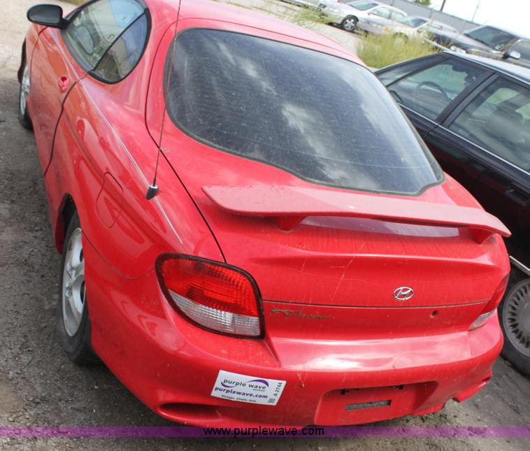 image for item A2744 2001 Hyundai Tiburon