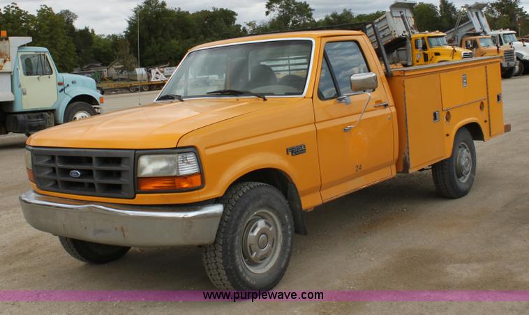 image for item A2833 1997 Ford F350 XL pickup truck