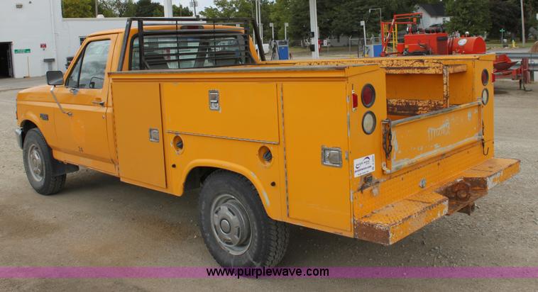 image for item A2833 1997 Ford F350 XL pickup truck