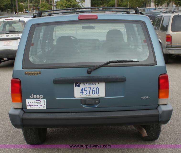 image for item A2845 1999 Jeep Cherokee SE SUV