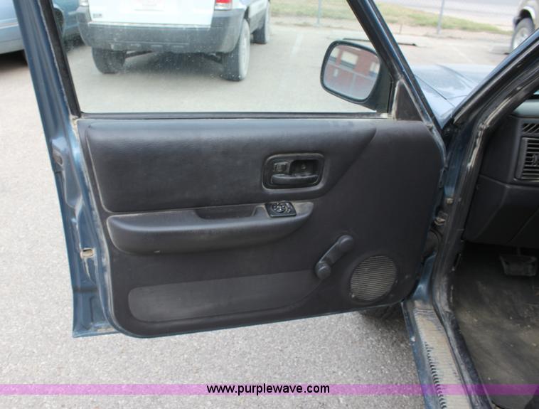 image for item A2845 1999 Jeep Cherokee SE SUV