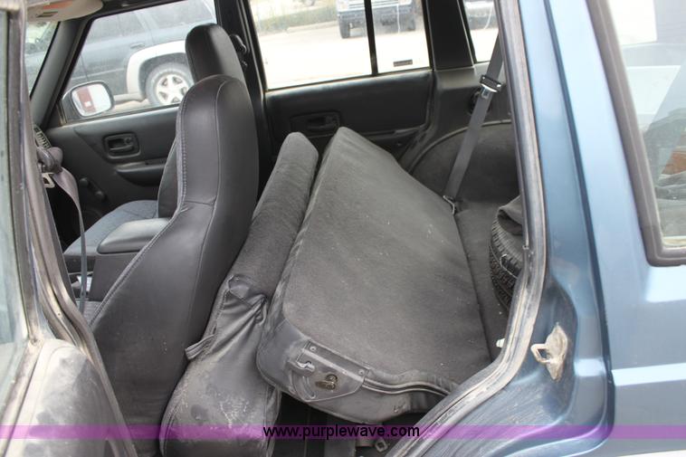 image for item A2845 1999 Jeep Cherokee SE SUV